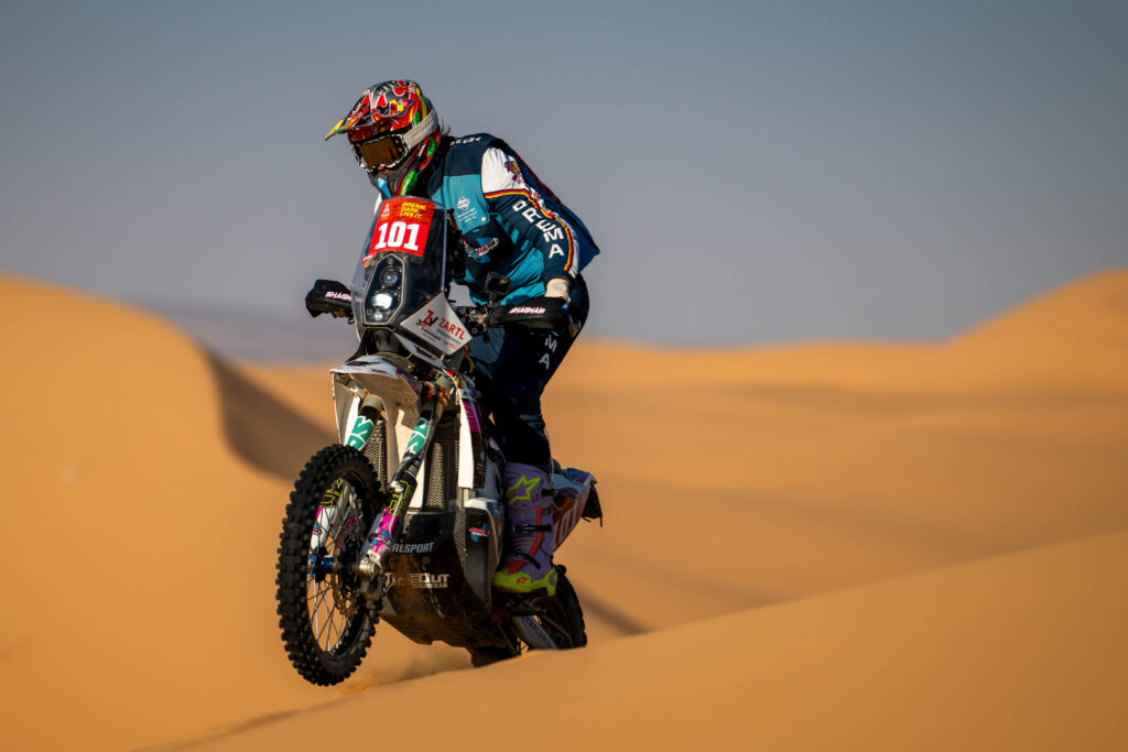 🥷780 Kilometer am Limit – Maxi Schek kämpft sich durch die längste Etappe der Dakar Rally