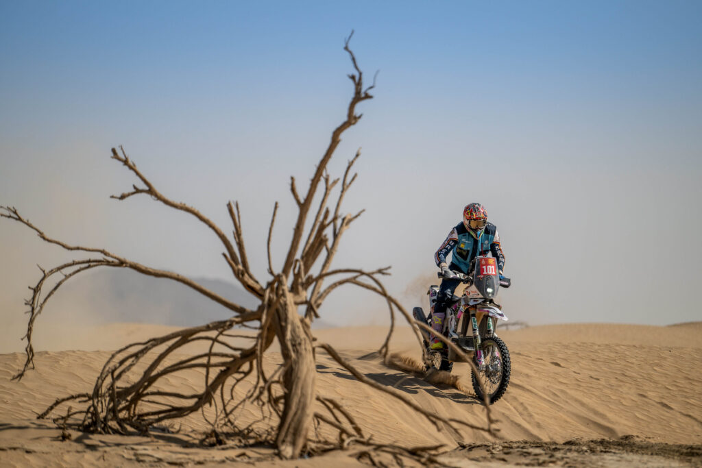 Stage 10 bei der Rally Dakar: Maxi Schek kämpft, flucht – und fährt trotzdem stark weiter 🔥🏜️💪